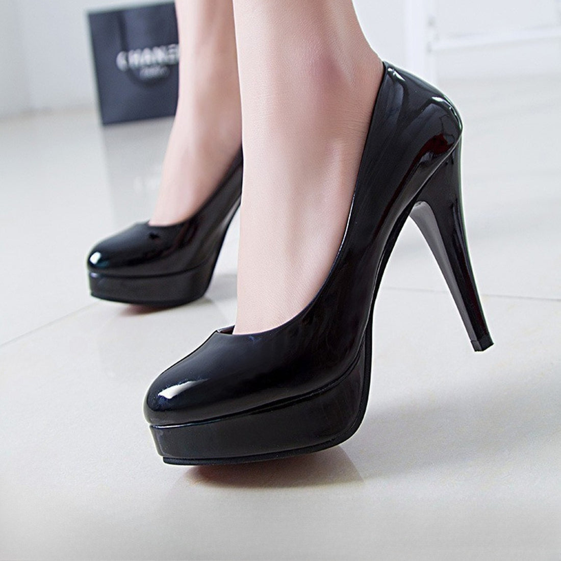 Game Genshin Impact Clorinde X Luckin Coffee Cosplay Costumes